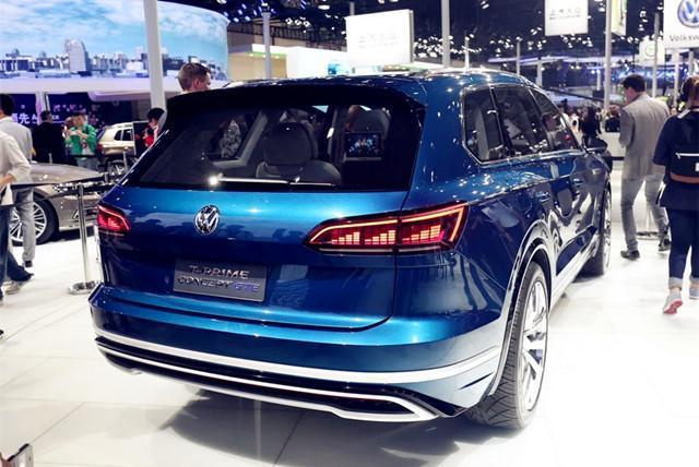 相比途昂,大众t-primegte内饰的打造要豪华科幻很多,整个的布局非常的