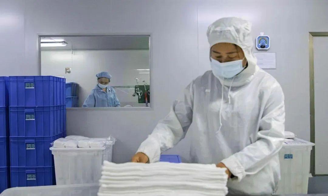 摄影微展95口罩女工的家国情怀