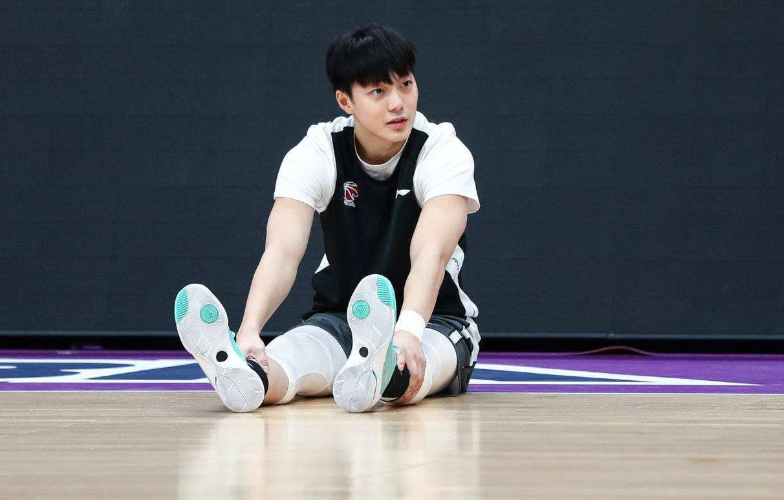 原创同为小将的胡明轩和高诗岩谁成长为同位置最出色球员概率更大