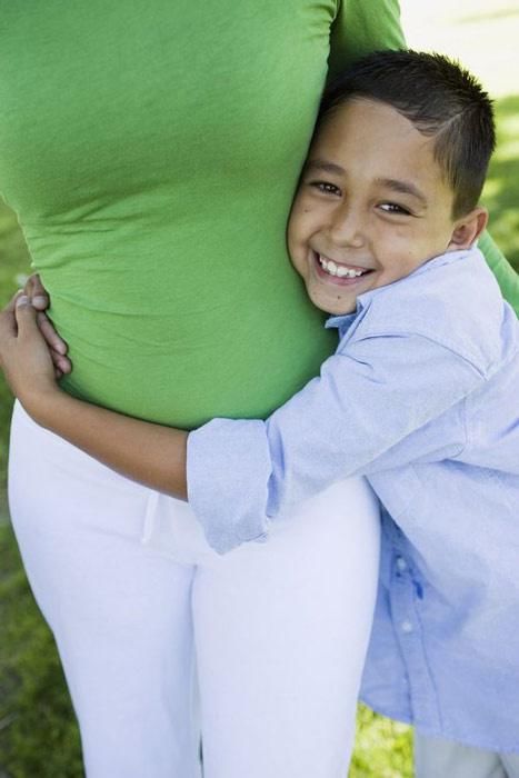 原创大男孩恋母情结愈演愈烈又亲昵又搂睡妈妈狠不下心拒绝