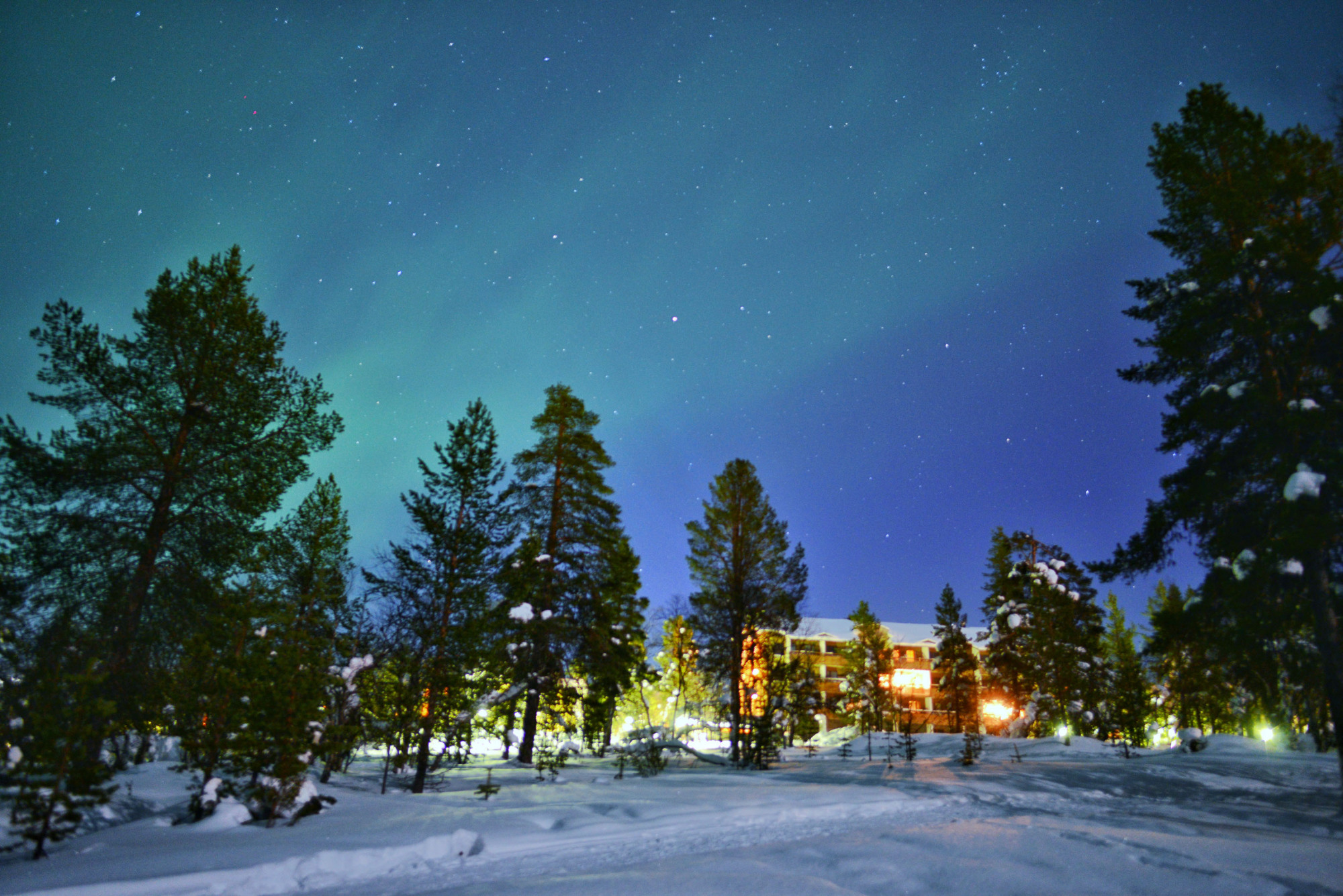 原创芬兰的一座小镇一年有四个月看不到太阳可以躺在酒店里看极光
