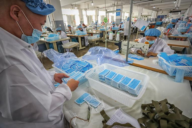 浙江迷西仕服饰有限公司生产线日产十余万口罩 获欧美双重认证同时