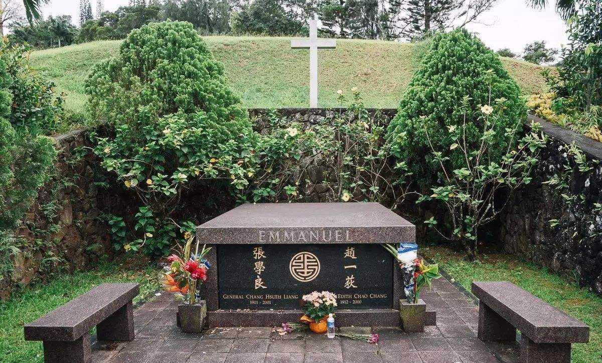 于凤至给张学良留的那个"凤至·张"的墓碑终究变成了一个无法实现的