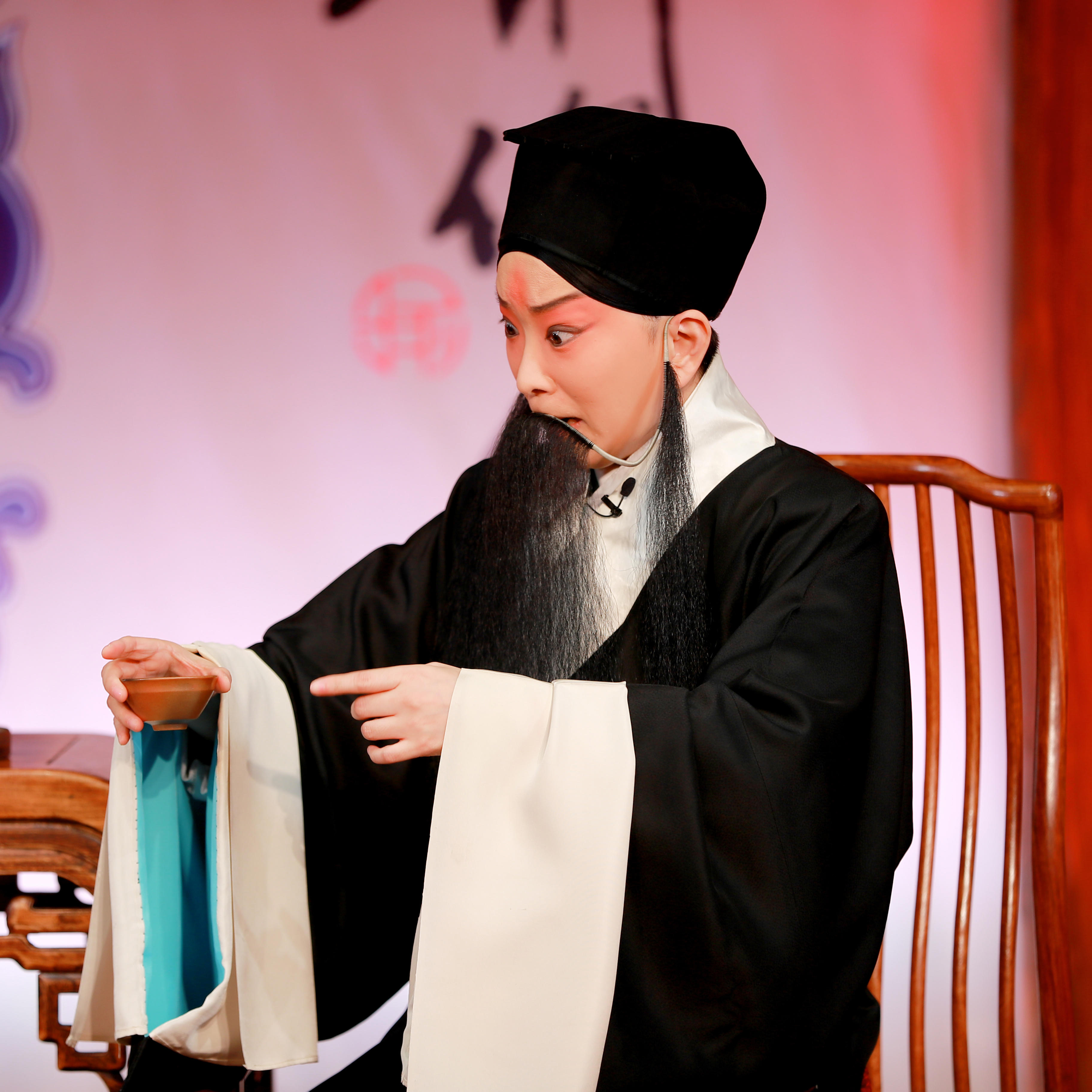 国内首档京剧脱口秀瑜你台上见上线快来收集瑜老板王珮瑜的梨园金句