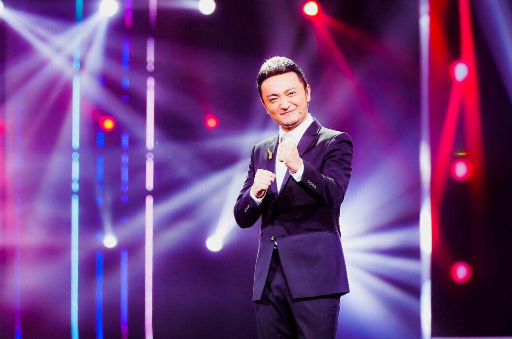 李思思康辉等央视主持人纷纷在各大社交媒体为这档节目卖力宣传