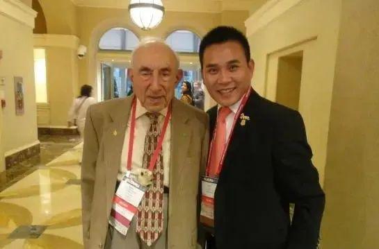 3月30日晚保险大咖吕启彪直播连线保险狼欢迎大家来捧场