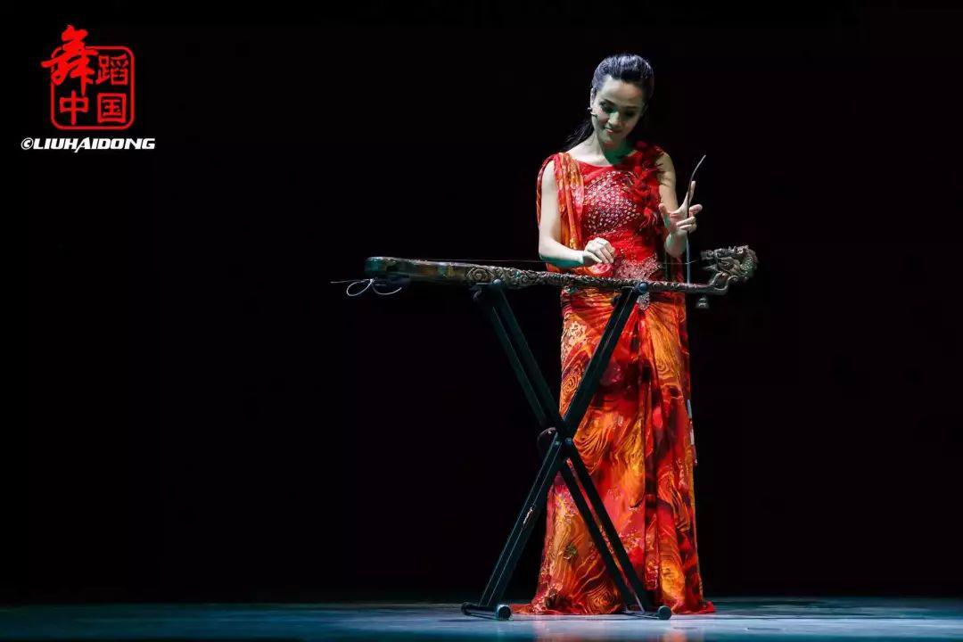 中央民族歌舞团独弦琴独奏演员;中国民族管弦乐协会会员;解放军艺术