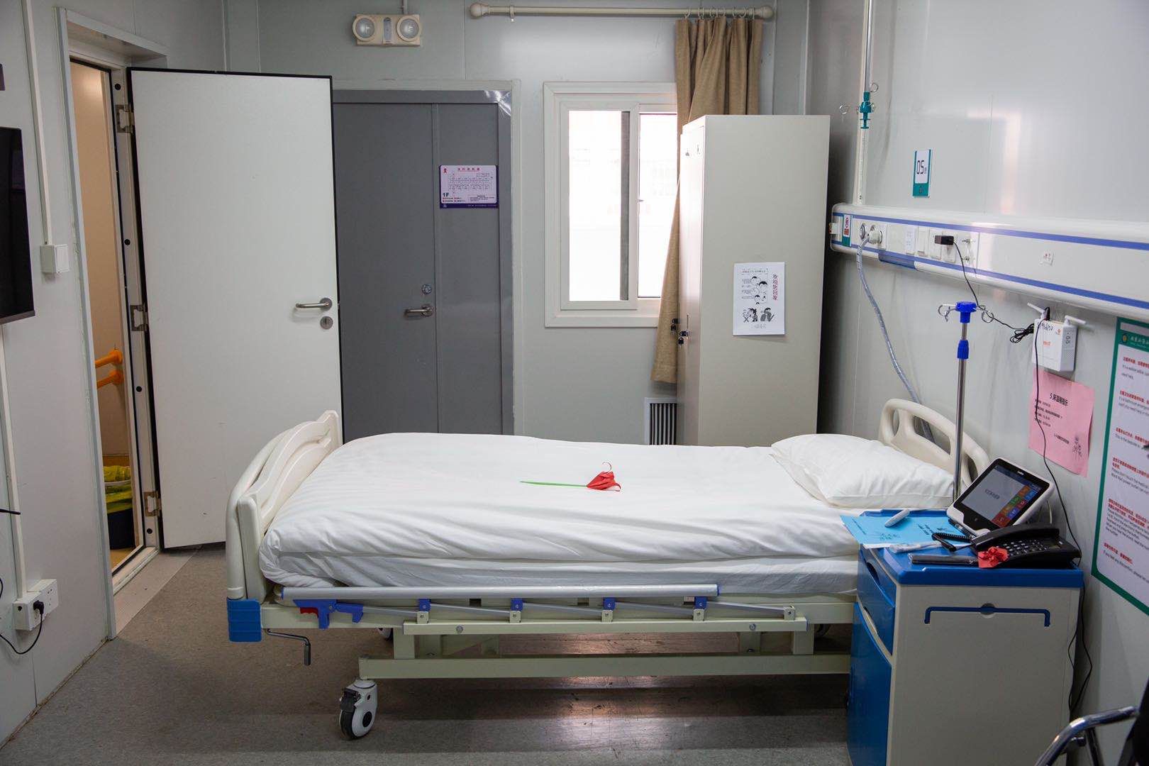 北京小汤山医院重启以来首位患者今日出院记者实地探访