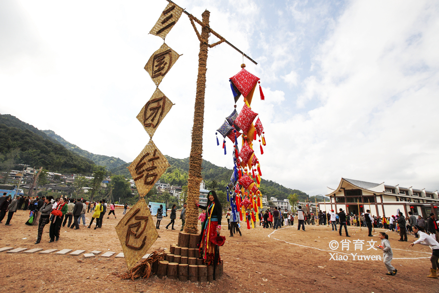 这个鸡鸣三国的江城一场独有的丢包节是独一无二的跨国相亲会