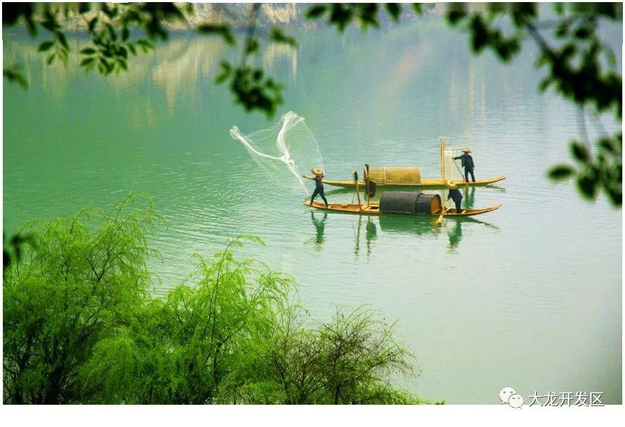 我且逍遥山水人家,闲话桑麻.