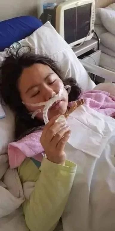 先锋故事(十)白衣战士夏思思——用生命践行医者誓言_老人