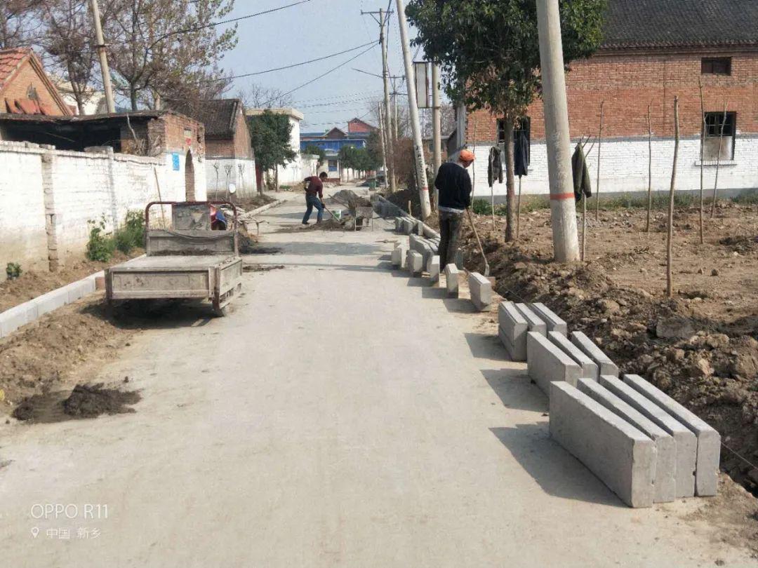 镇党委书记王长海,副书记张丽在大块村入户了解党员联户工作,询问联户