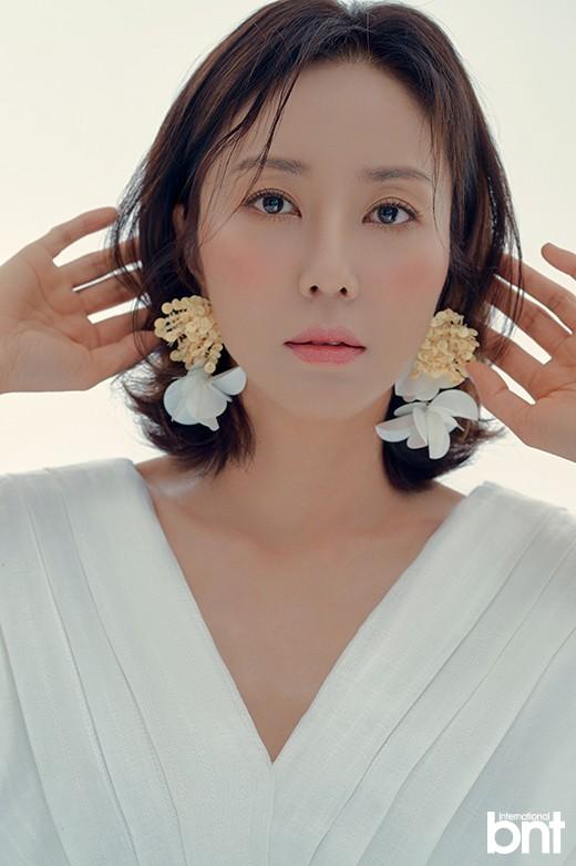 韩国女艺人赵美玲最新杂志写真曝光