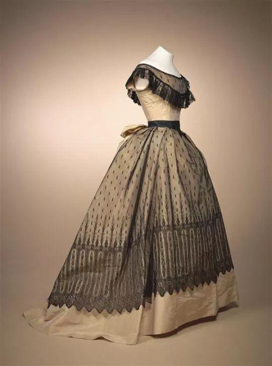 法国17世纪开始生产的经典蕾丝,chantilly lace 尚蒂伊蕾丝