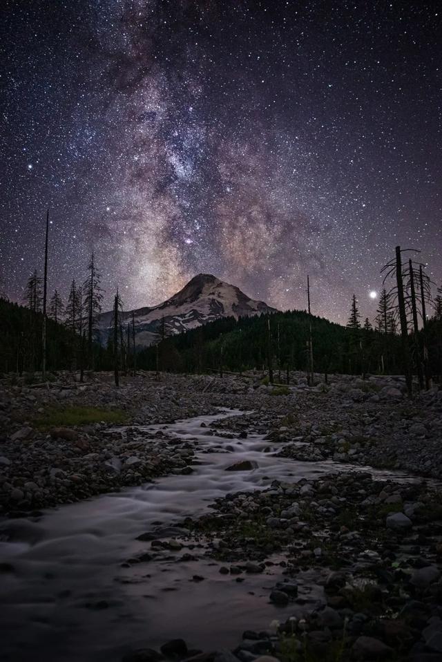 俄勒岡旅行畫報夜空下的浩瀚星辰告訴你希望在前方