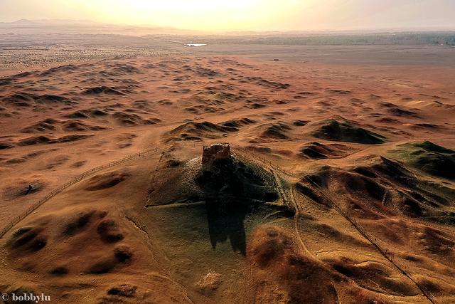 原创残阳如血时戈壁日落映阳关你有酒么古道西风里咱们讲故事