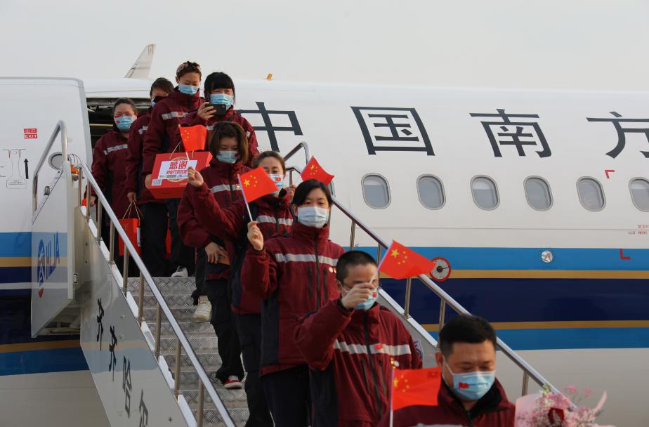 齐医附属一院援助武汉抗疫医疗队圆满完成58天的工作任务胜利凯旋