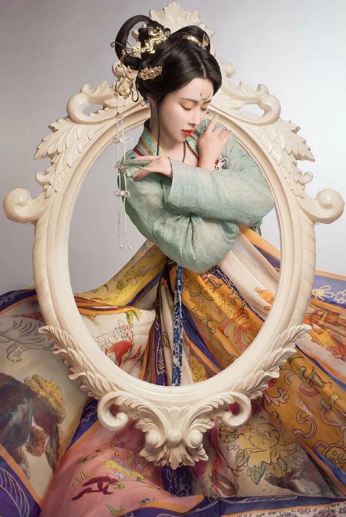 重磅预告小梦菜菜中国华服日直播今晚1800即将开启