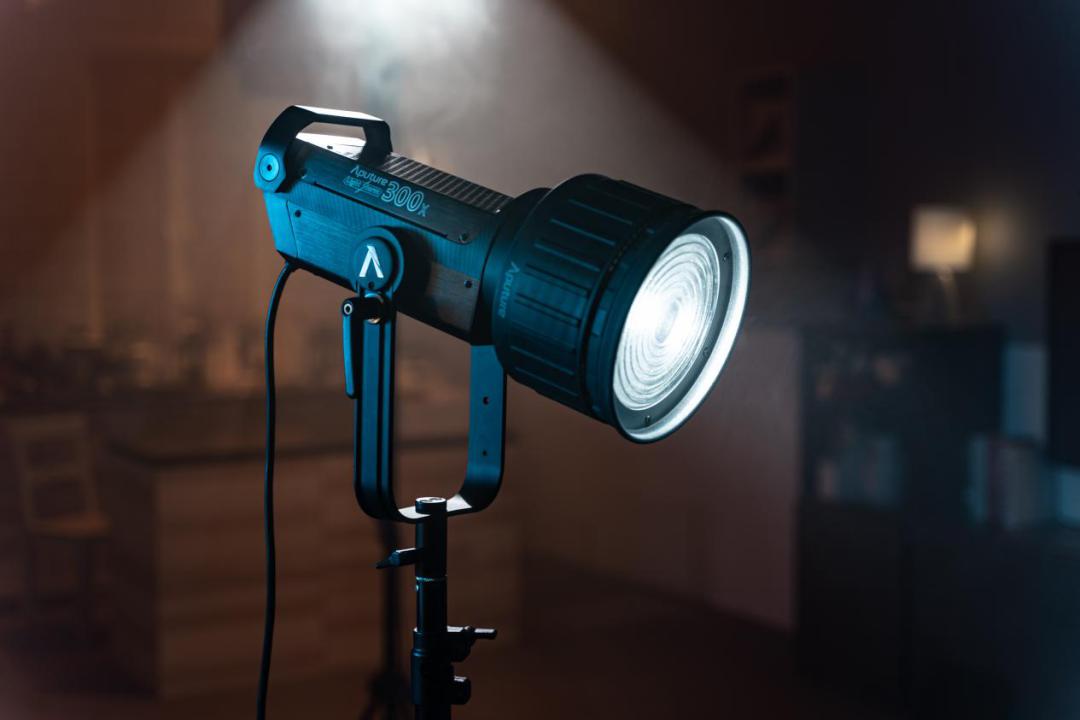 爱图仕光风暴全新来袭!双色温聚光灯ls 300x开售