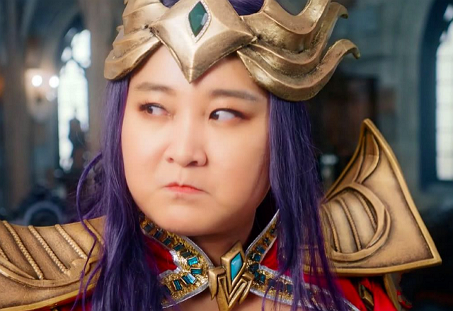 贾玲扮演的是王者荣耀中的雅典娜一角,贾玲一直都是一个笑点满满的