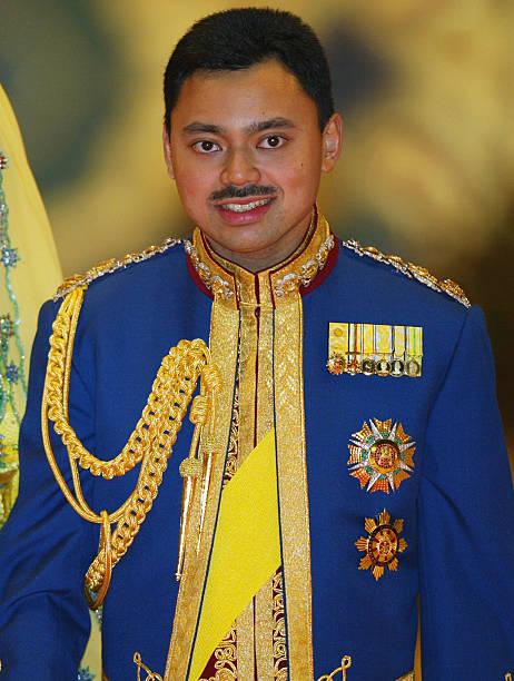 文莱人口42万华人占了4万军队兵力多达6千苏丹是五星上将军衔体现皇权