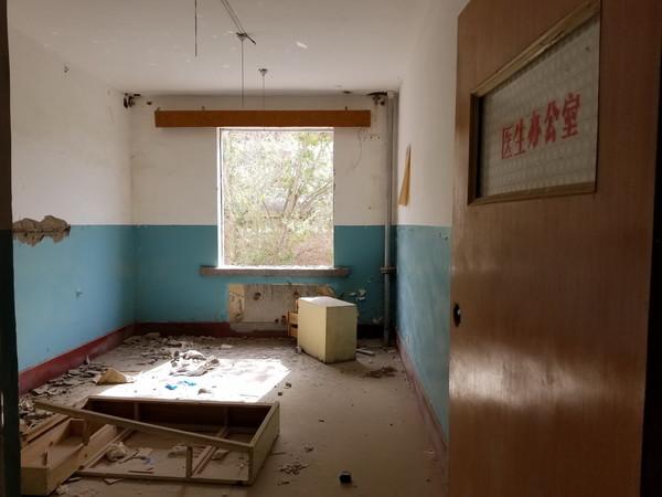 城市枯竭后的惊人现状!探秘玉门老城区废弃医院_建筑