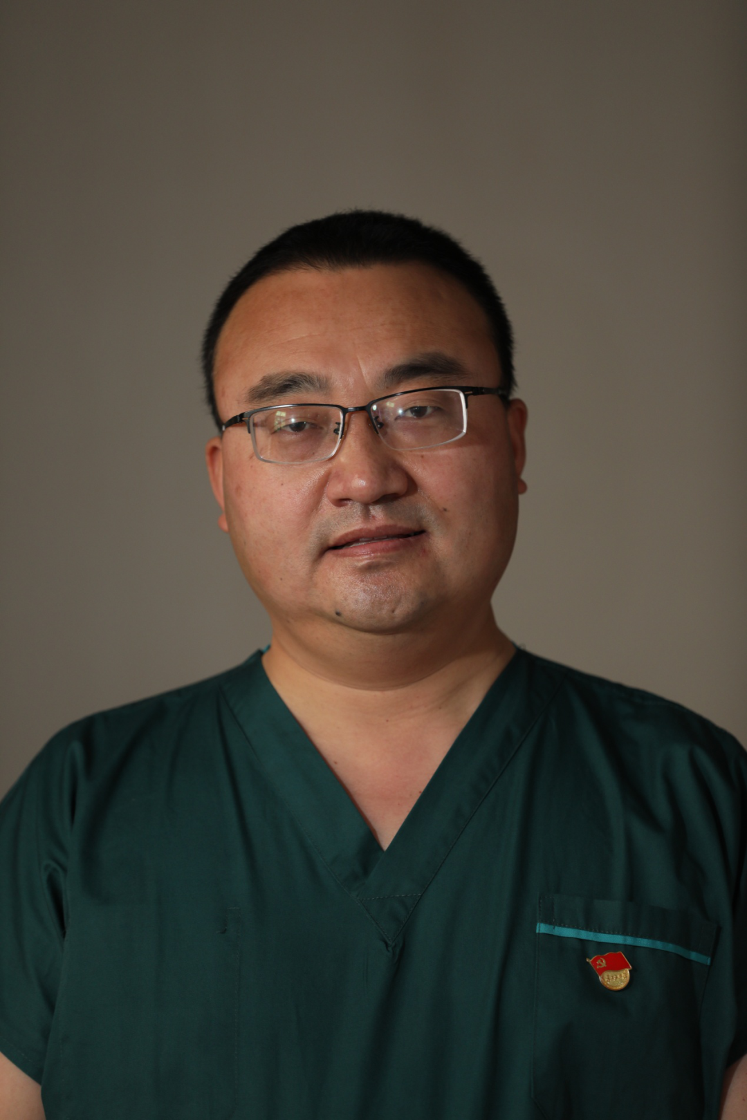 王龙龙,是榆林高新医院副院长,内科主治医师,2月19日,随陕西省第四批