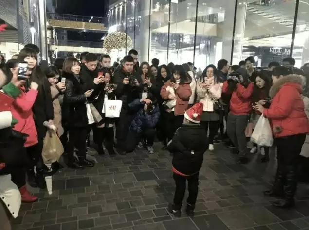 "小马云"保镖成群,警察开道,爆红后人气不输一线明星!