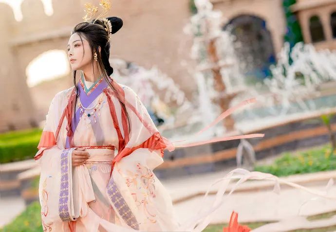 重磅预告小梦菜菜中国华服日直播今晚1800即将开启