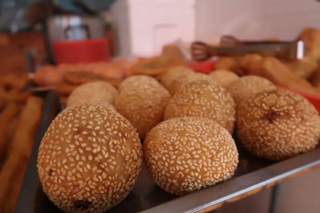 麻球是一种油炸面食,也是长乐经典小吃.