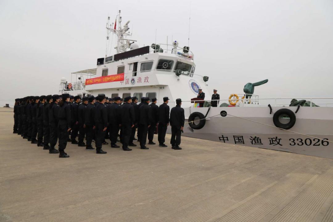 提高实战水平集训中,中国渔政33016船,33026船和扮演违法渔船的中国