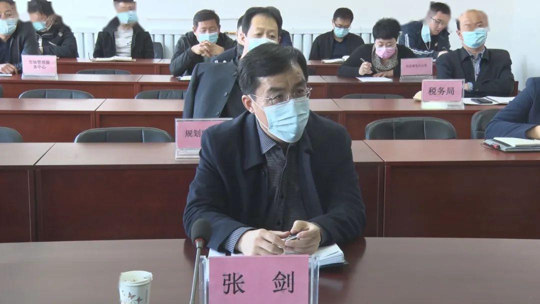 白沟新城组织收听收看保定市全面恢复正常生产生活秩序夺取疫情防控和