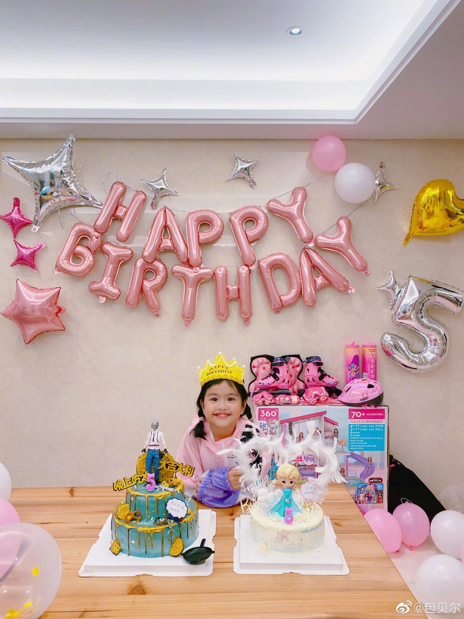 原创包贝尔庆祝女儿五岁生日,饺子扮公主与妈妈一起许愿,画面温馨