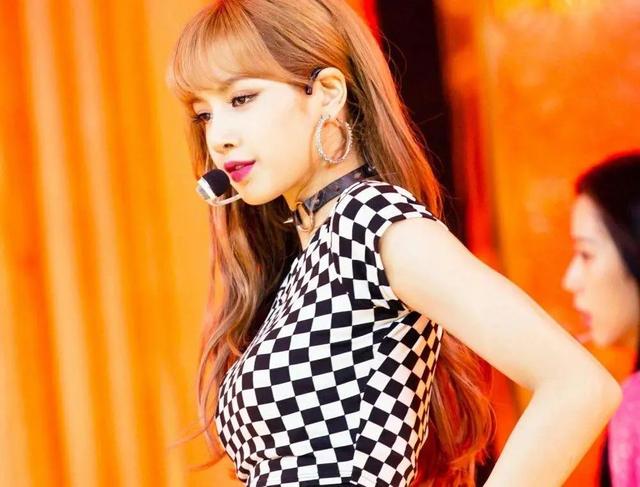23岁泰国美女却靠《青你2》爆红!Lisa舞蹈魅力足_节目