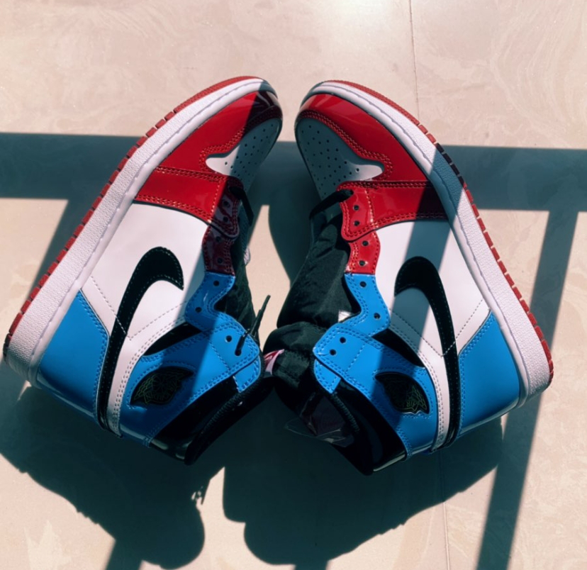 红蓝撞色air jordan 1"警灯"来袭!是你想要的吗?_鞋子