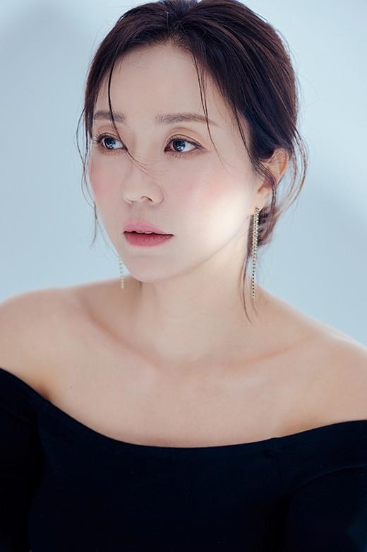 韩国女艺人赵美玲最新杂志写真曝光