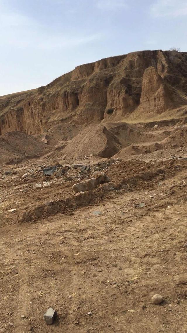 土地被挖的满目疮痍