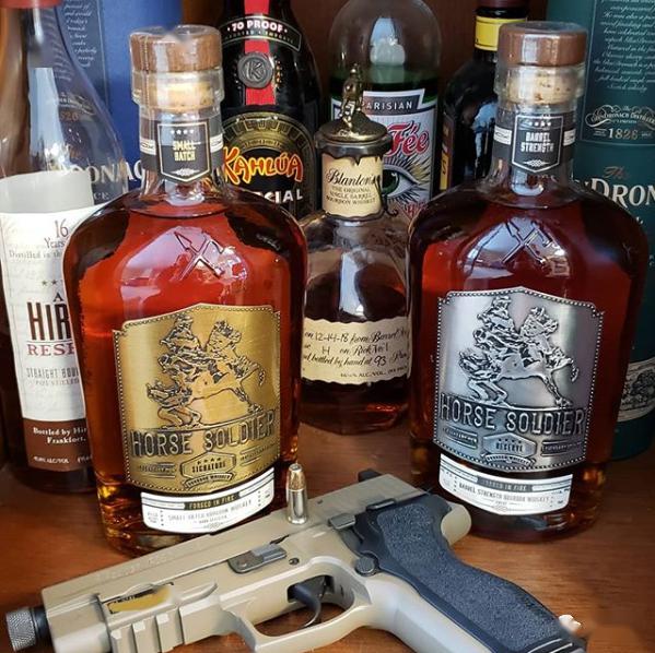 囤枪不囤酒人生路白走居家隔离的美国人民就是这么硬核