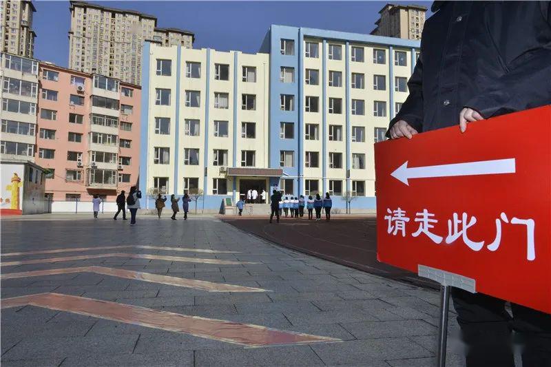 春已至归有期复学演练正当时吉林七中开展春季疫情防控复学演练