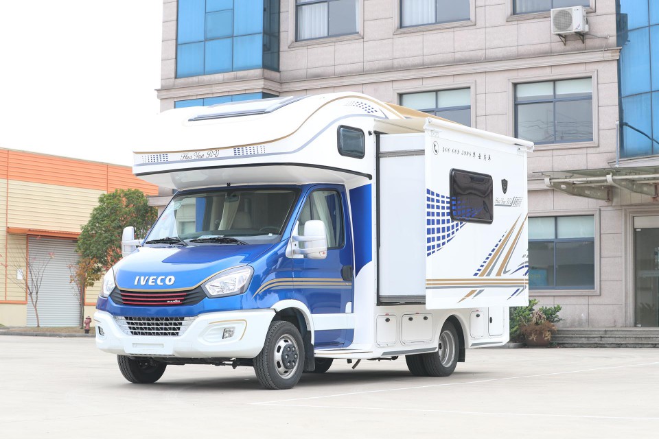 2020款华云k308豪华版依维柯c型大额头双拓展房车闪亮登场