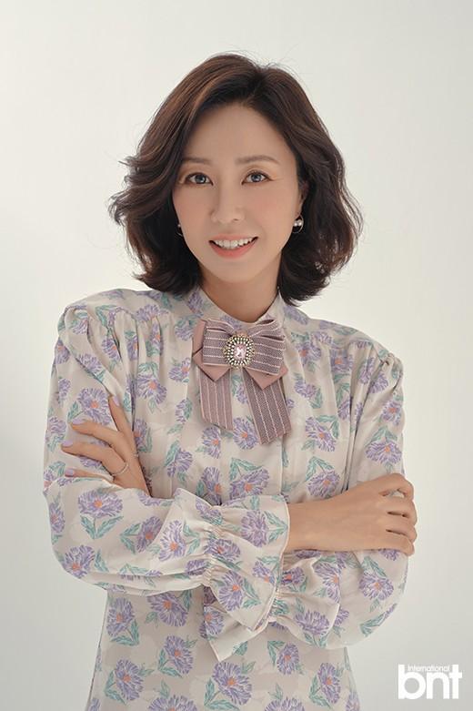 韩国女艺人赵美玲最新杂志写真曝光