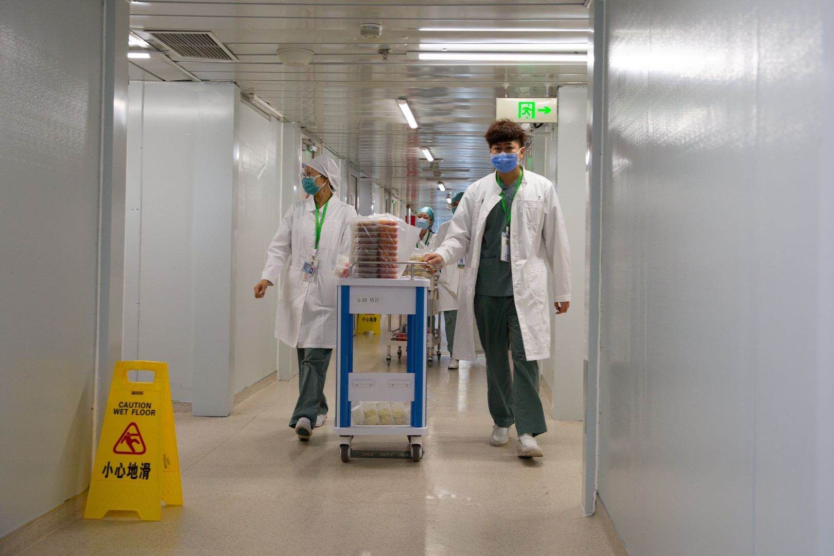 北京小汤山医院重启以来首位患者今日出院记者实地探访