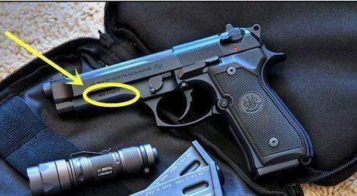 特意找了几张m92的图片,发现枪身上的确有不同的编号,应该就是所谓的