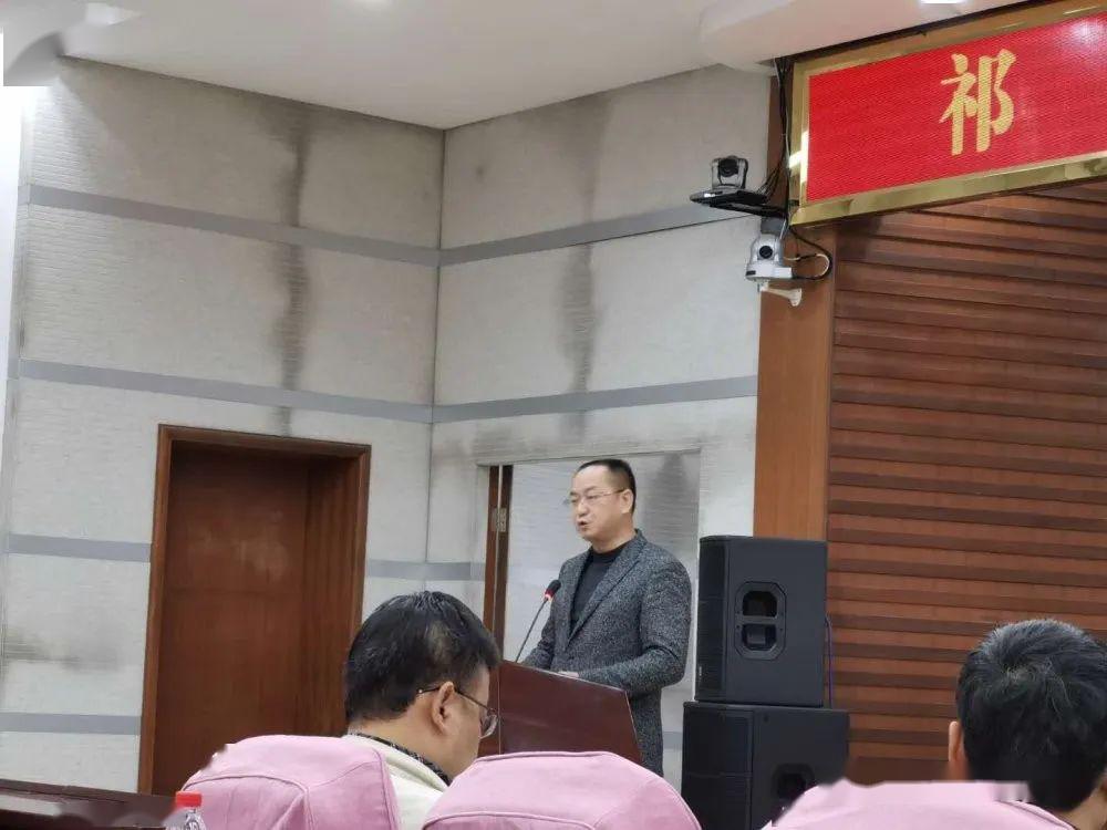 祁阳二中党委书记,校长石献忠在会议上讲话勇创佳绩,奋力前行!