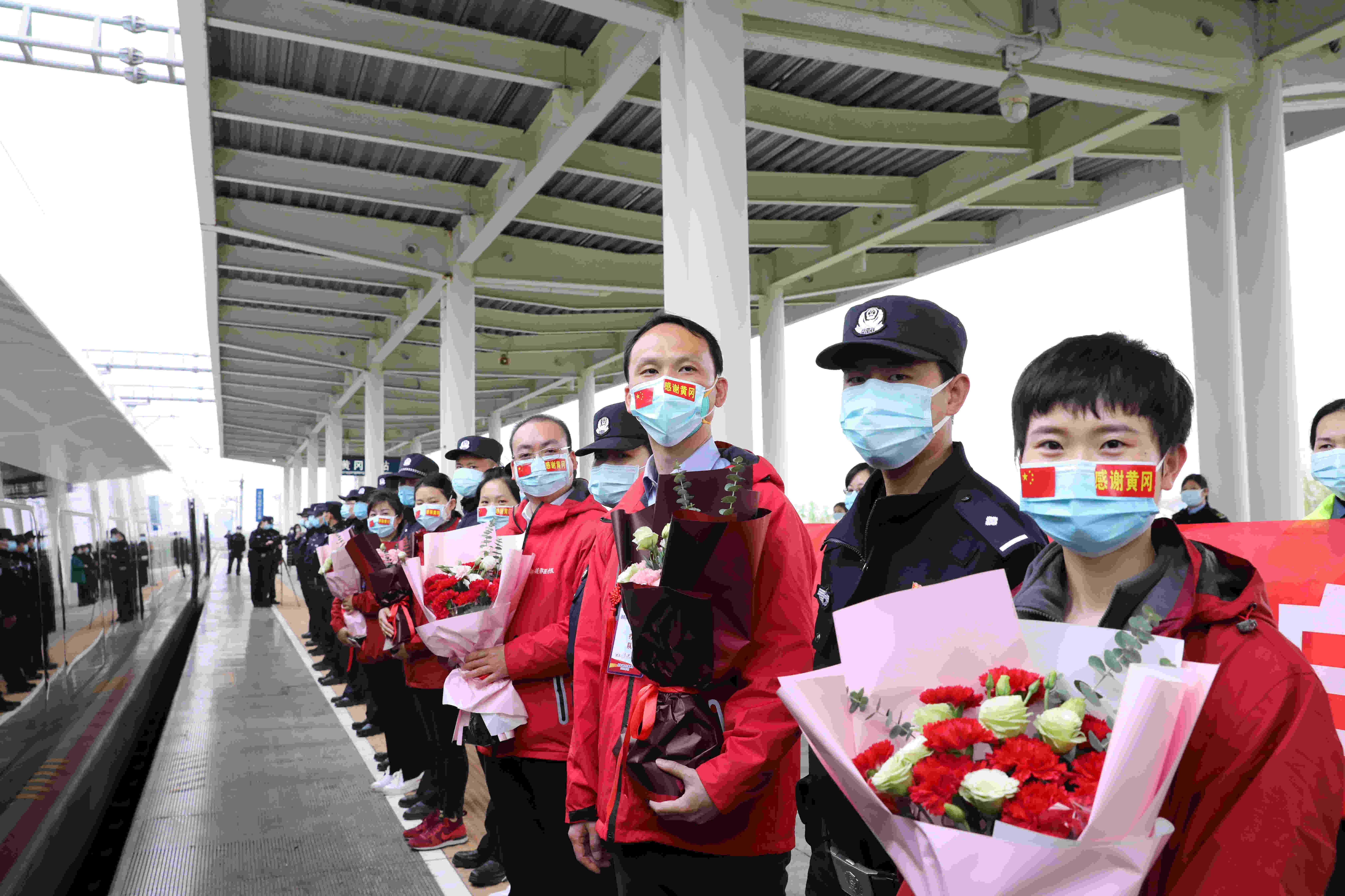 湖北黃岡湖南最後一批援鄂醫療隊今日返程