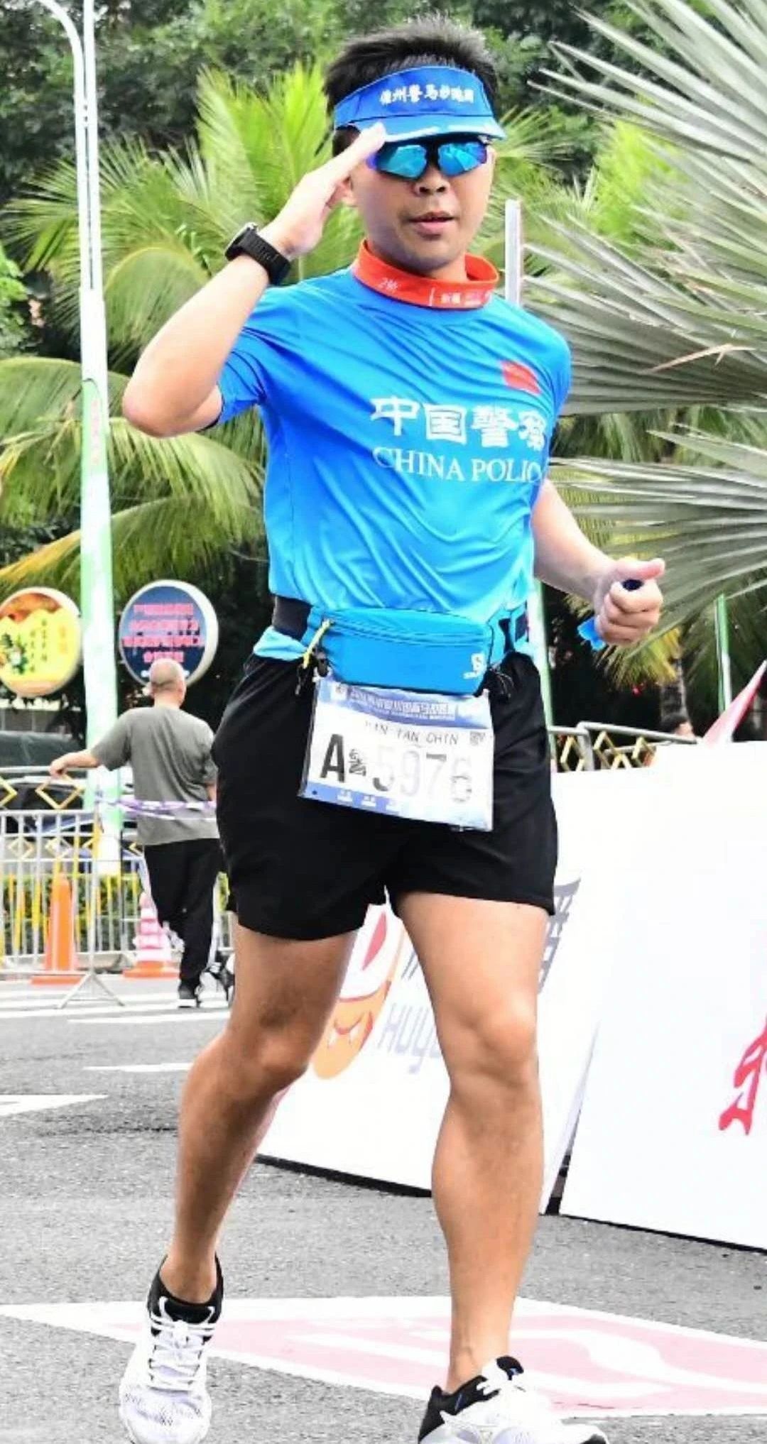 他们分别是:胡家灵 耿辉 李小平 孟祥星 陶本万 强巧珍 罗易青 黄仕斌