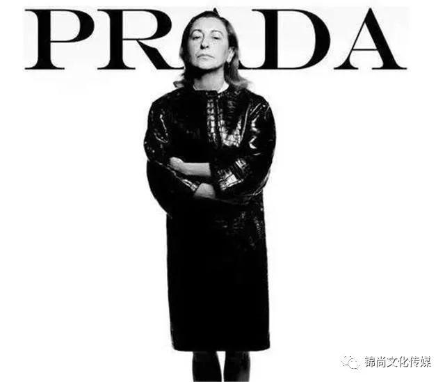 一场爱情悲剧成就了prada降落伞包终于知道为啥有廉价尼龙了