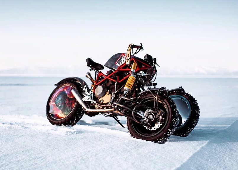 激情三蹦子,杜卡迪hypermotard 1100爆改雪地倒三轮!