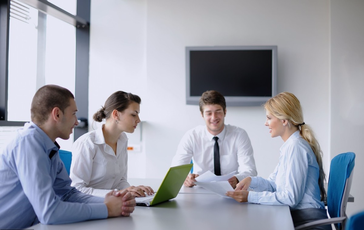 领导宣布会议结束,你还突然说有事汇报!弄不懂三点还不算成熟稳重_职