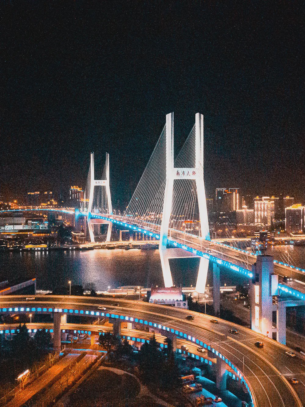 原创1个月30张照片我们记录了2020年的空城上海